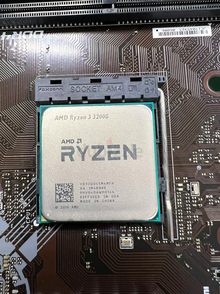 معالج AMD RYZEN 3 3200G ولوحة أم MSI B450M63257114507138113