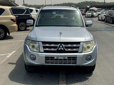 Mitsubshi pajero 2013 fullopshin silver color GCC Calen xar