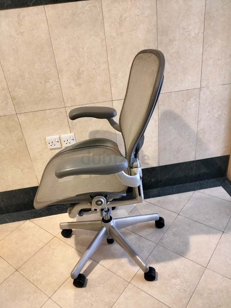 Selling Herman Miller Areon Chair B size and C available63216835041153113