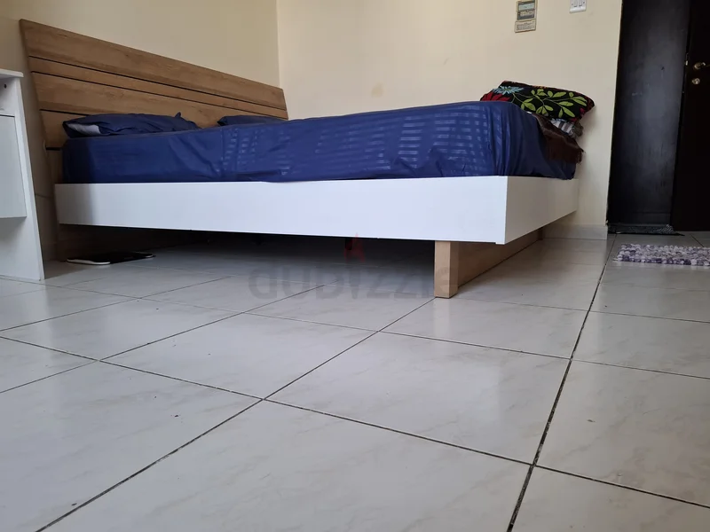 سرير ملكي، صندوق منزلي62867839890178113