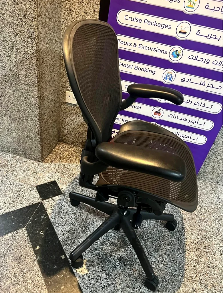 تُباع كراسي هيرمان ميلر من نوع أريون بالحجمين ب و ج63219829508097112