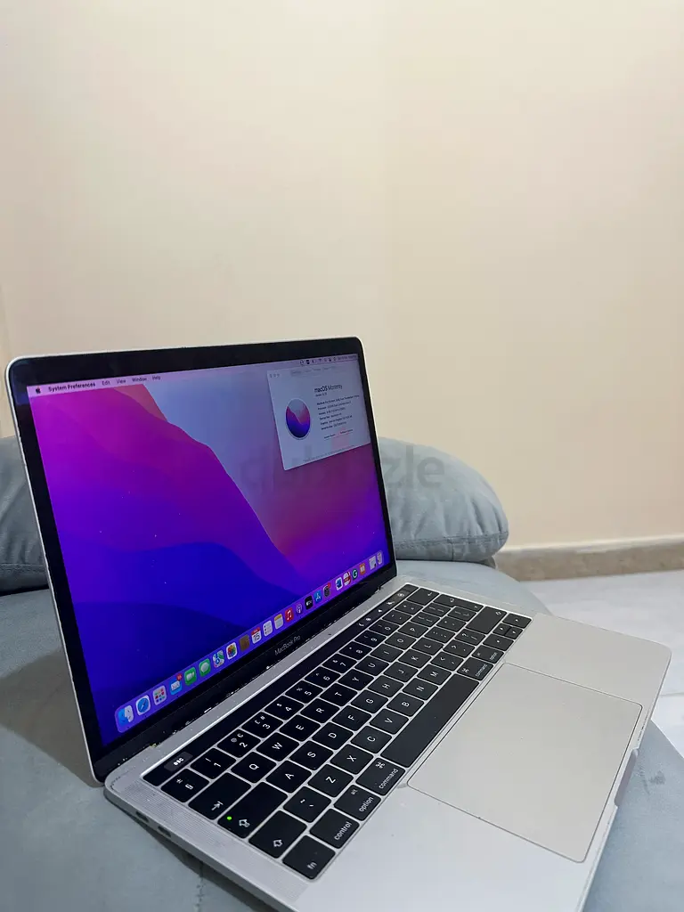 Sleek MacBook Pro - Perfect for Work and Play!63254489082753110