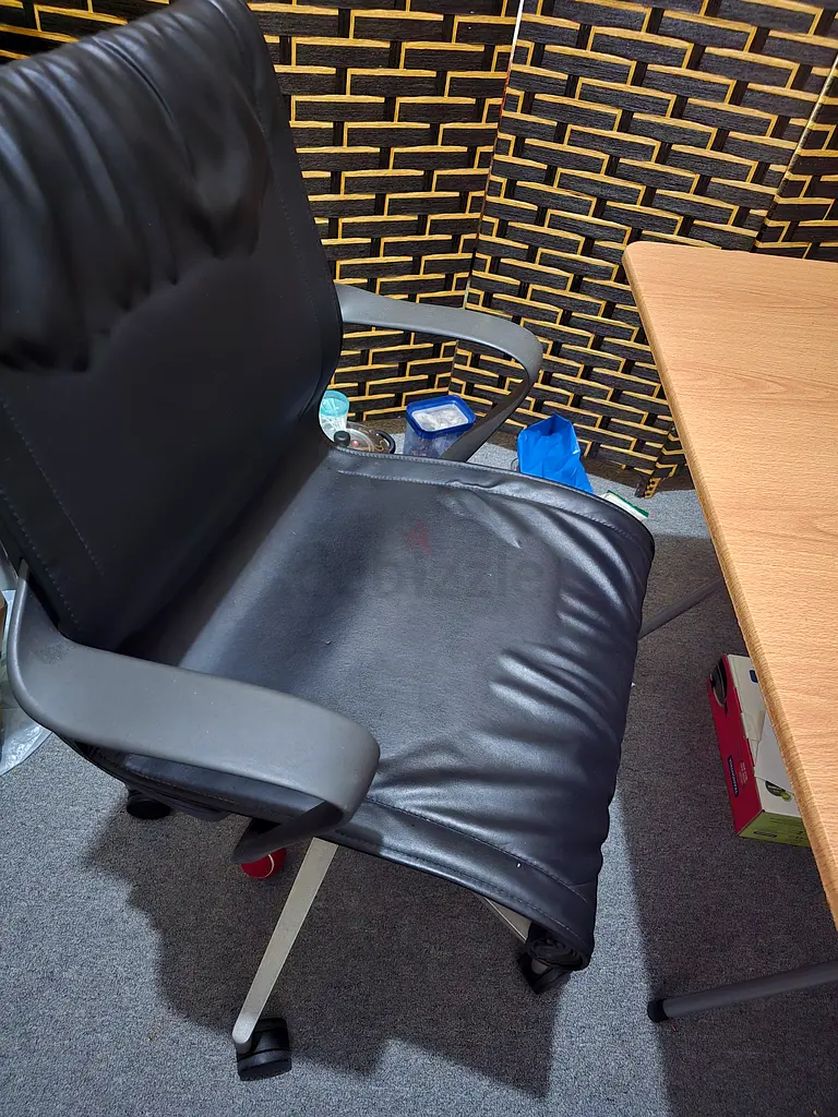 Stylish Black Office Chair for Sale!