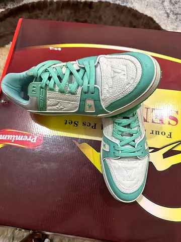 Louis Vuitton Unisex Sneakers – Size 42