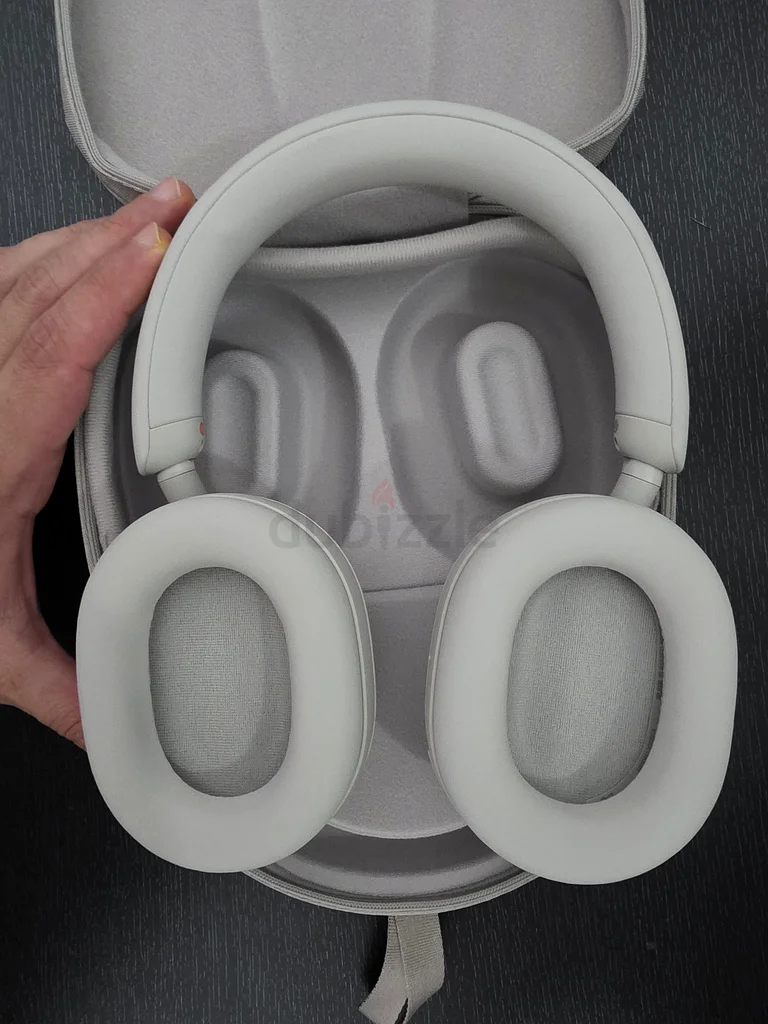 سماعة رأس لاسلكية Sony HW 1000XM5 مع العلبة الأصلية والكابل. (هدية - مستعملة مرة واحدة - جديدة)63260217740419112