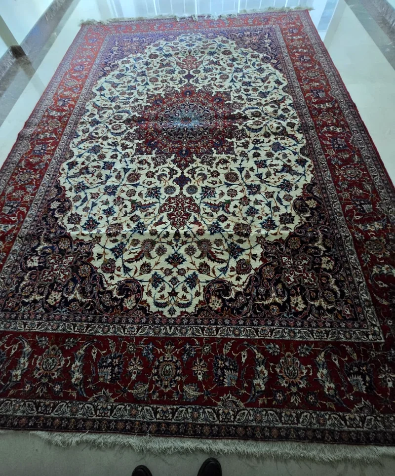سجادة فارسية تقليدية ذات تصميم أنيق62864708761729113