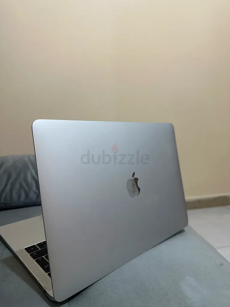 Sleek MacBook Pro - Perfect for Work and Play!63254489082753113