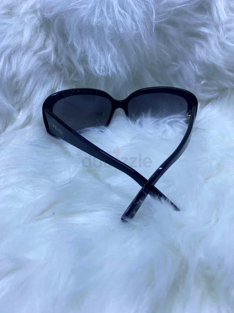 Stylish Fendi Sunglasses - Perfect for Any Occasion!63239076132353113