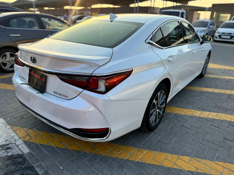 LEXUS ES 300H 2023 GCC63225702010242114
