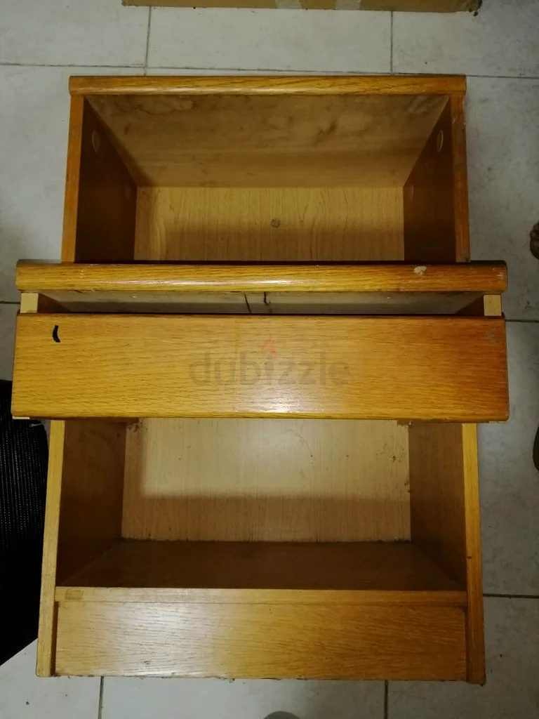 منضدة جانبية أو رف كتب للبيع63218806634115111