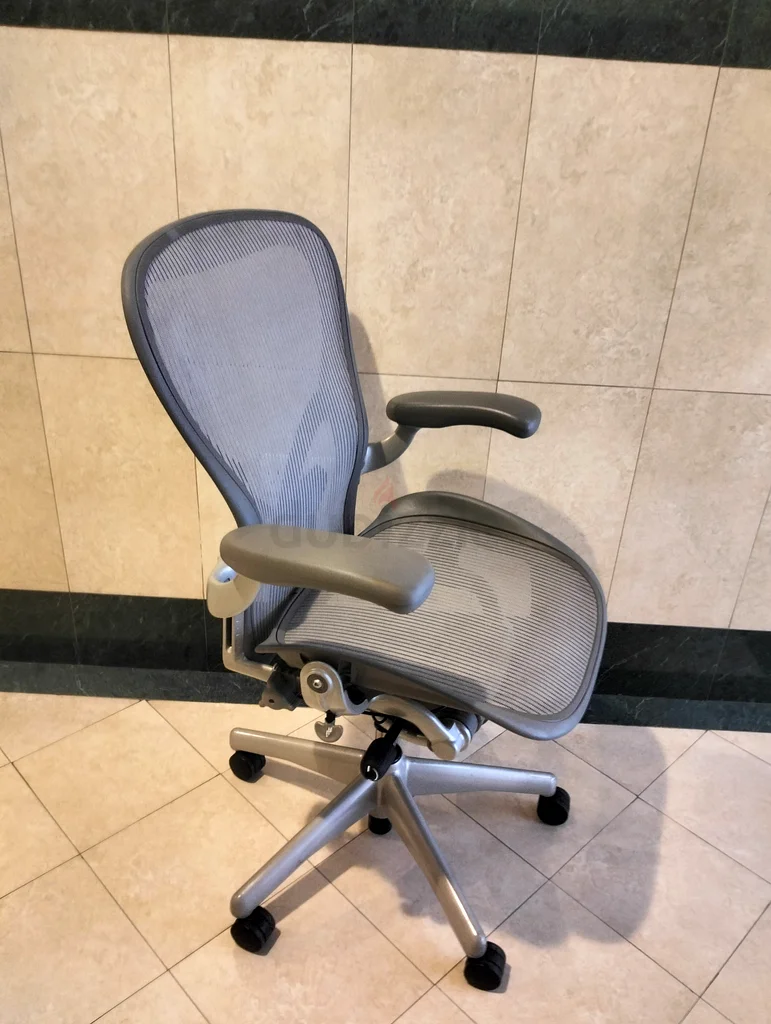 Selling Herman Miller Areon Chair B size and C available63216835041153111