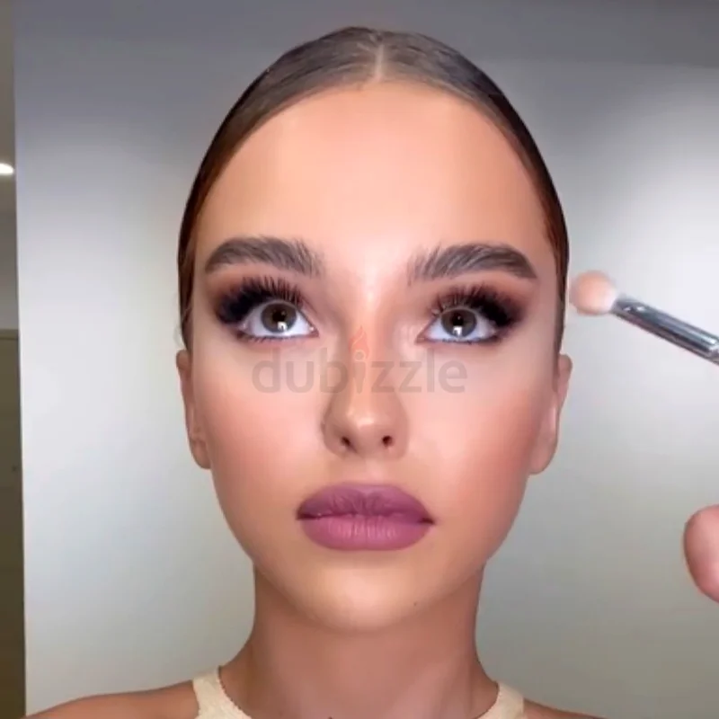 Makeup artist  female63222349152770111