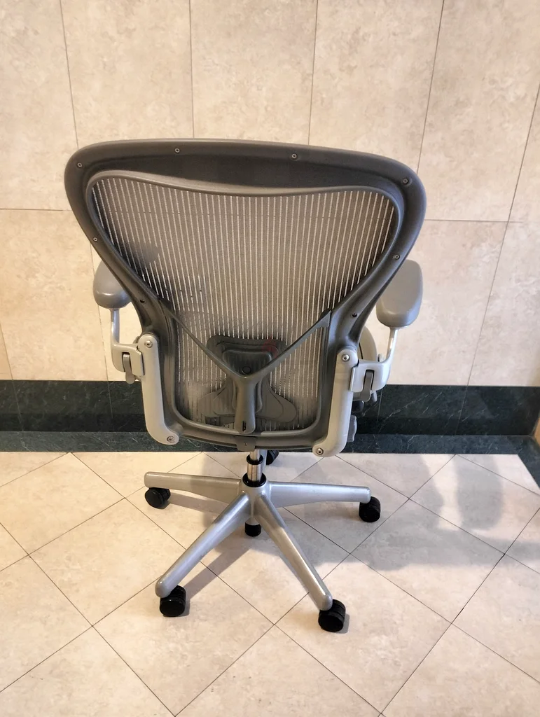 Selling Herman Miller Areon Chair B size and C available63216835041153112