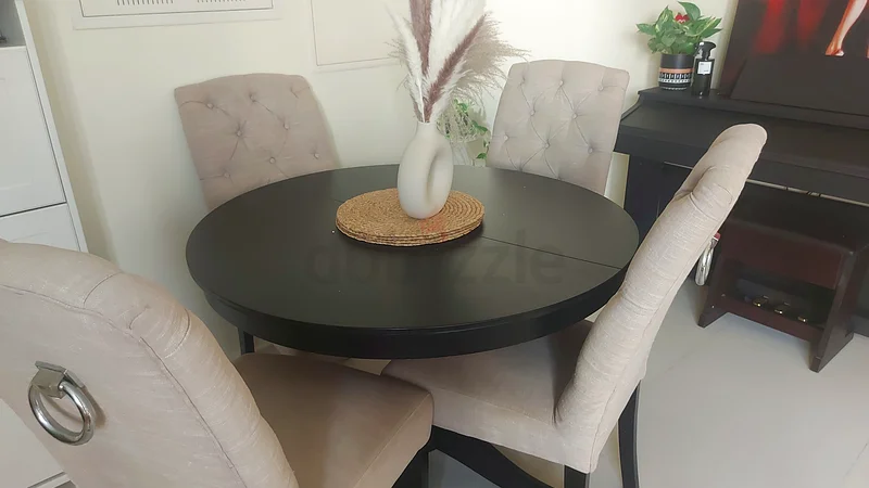 Ikea extendable dinning table with 4 comfy chairs63216833515009113