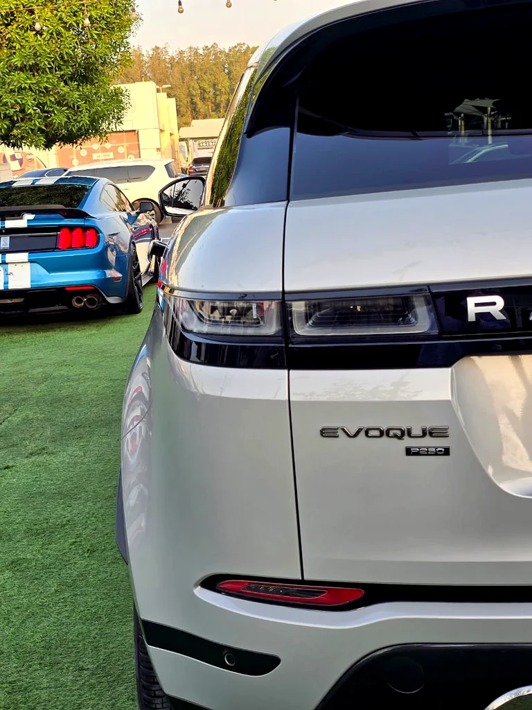 Range Rover Evouge 2023 2.0l 2 keys 1800 Monthly63162930690818113