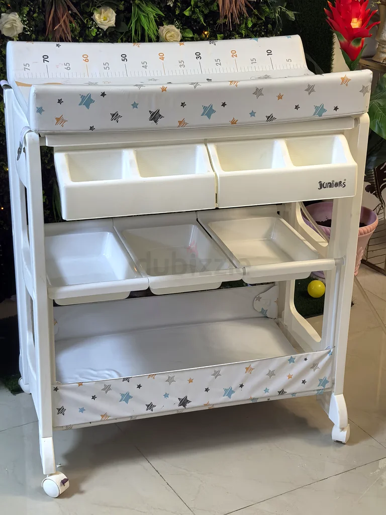 Baby bath changing table Juniors63205889508994112