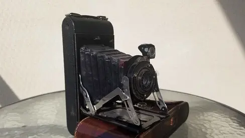 Vintage Film Camera - Classic Beauty!
