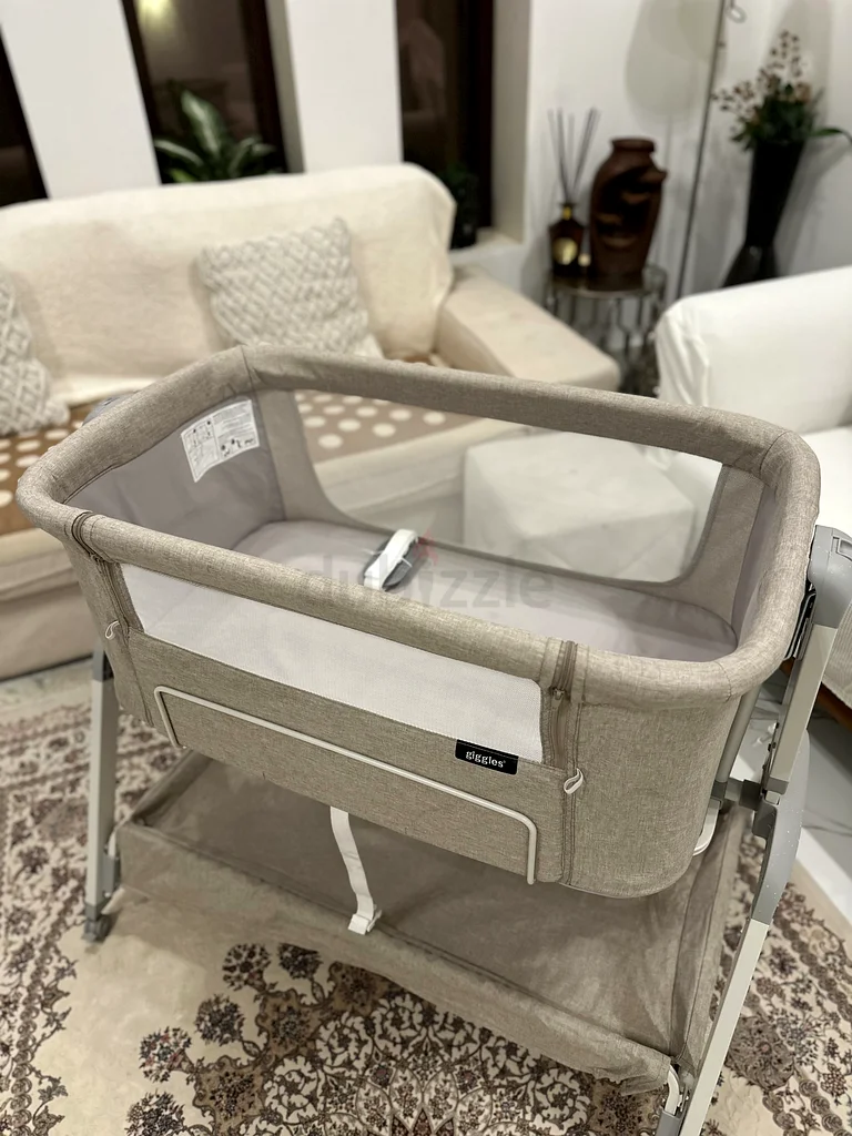 Giggles Watson Side bassinet with glide63195625456257112