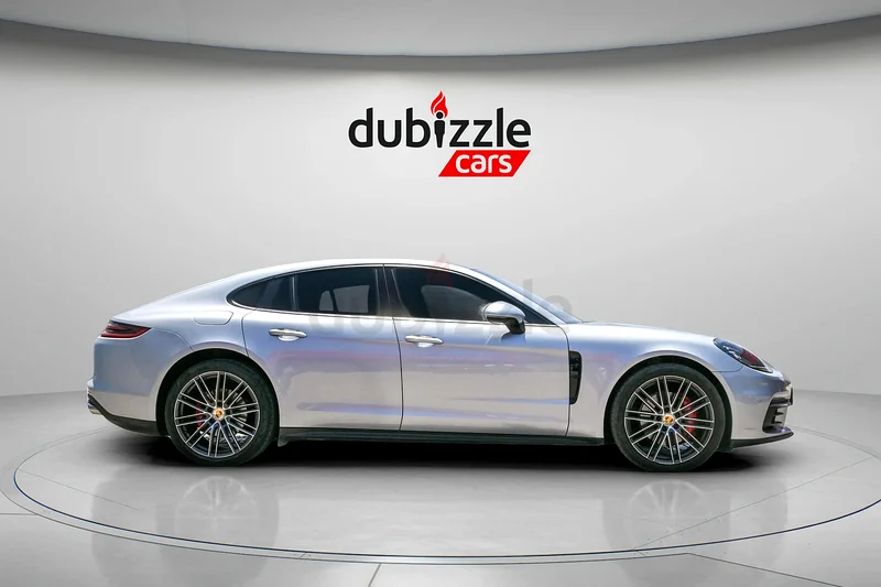 AED 4076/month | 2017 Porsche Panamera  | GCC Specs | Ref#31999763231637393411113