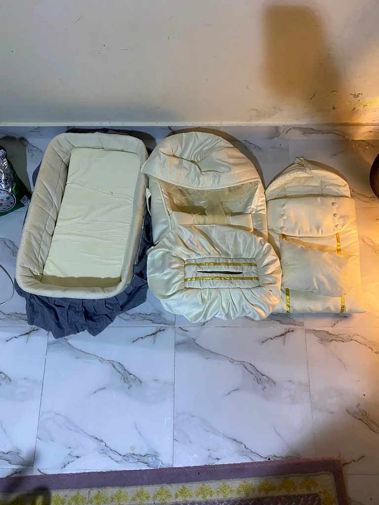طقم فاخر للأطفال من 3 قطع - سرير موسى، سرير متنقل، حقيبة نوم - الطراز الذهبي63175737198083112