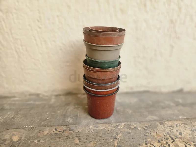 Free - Used plastic Planter Pots.. Medium  Small Varoius Size62930653081601114