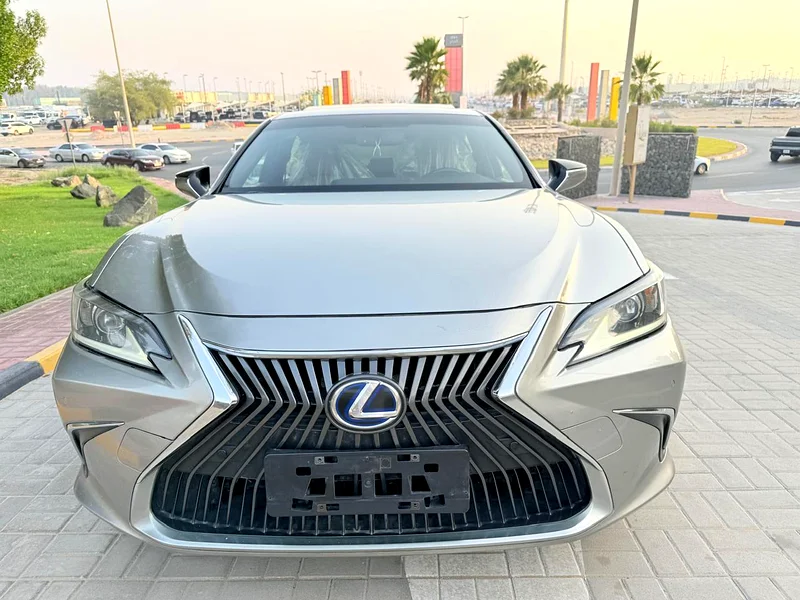 LEXUS ES 300H HYBRID GCC 202063169917903746111
