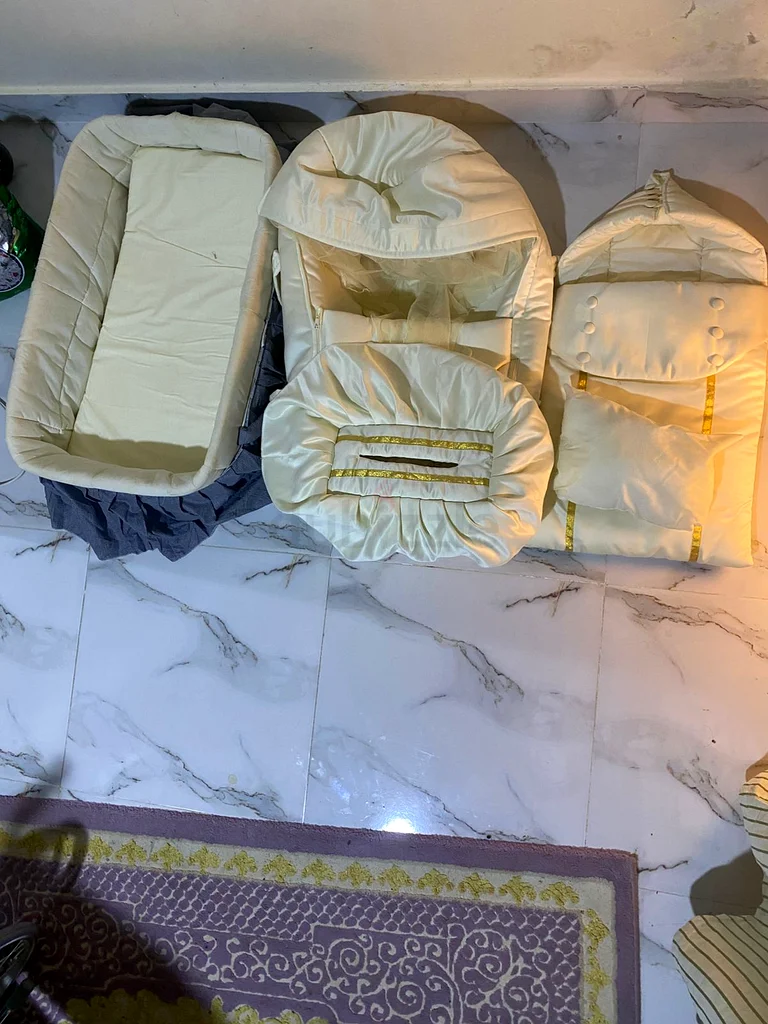 طقم فاخر للأطفال من 3 قطع - سرير موسى، سرير متنقل، حقيبة نوم - الطراز الذهبي63175737198083111