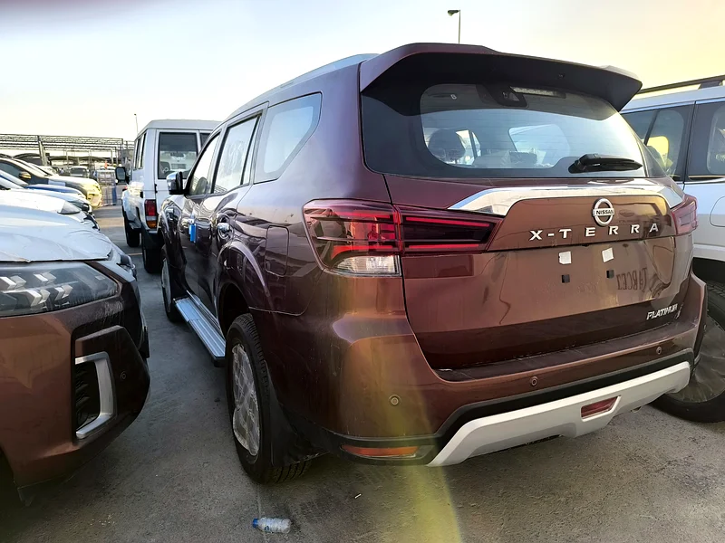 نيسان إكس تيرا بلاتينيوم 4x4 موديل 202463231158850819112