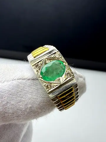 حجر زمرد كولمبي طبيعي - Natural Colombian Emerald Stone