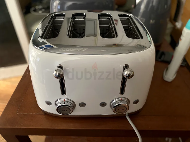 توستر SMEG بسعة 4 شرائح63168050539650112