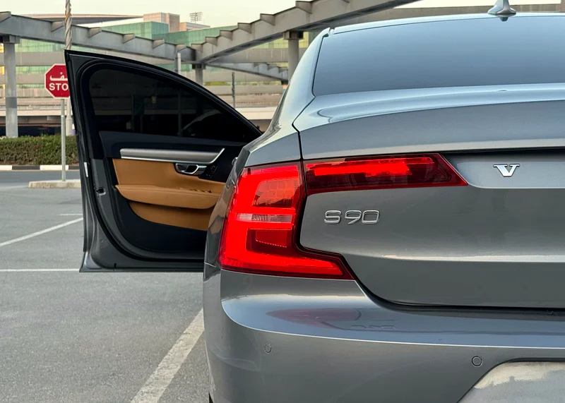 Volvo S90 T5 Momentum 2020 GCC Specification (Full Volvo Service History / Both Keys / Single Owner)63178403197443114