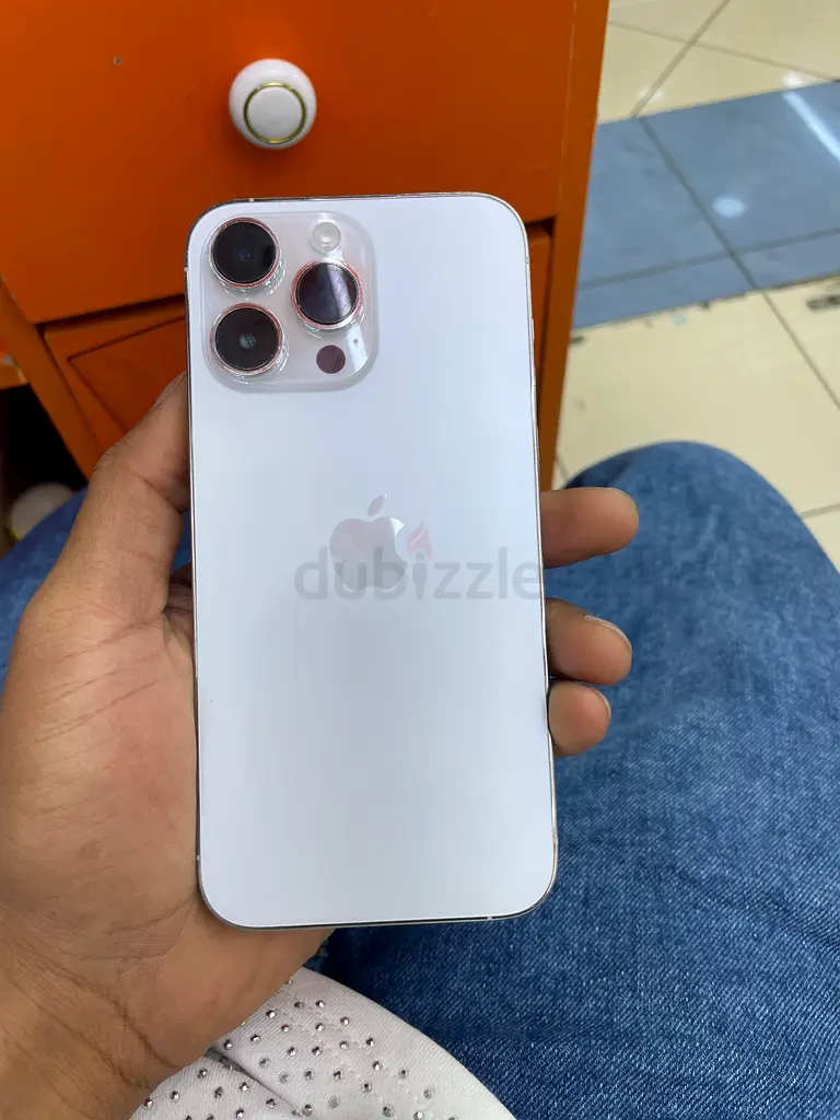 14 poro max 128GB 2400 AED.