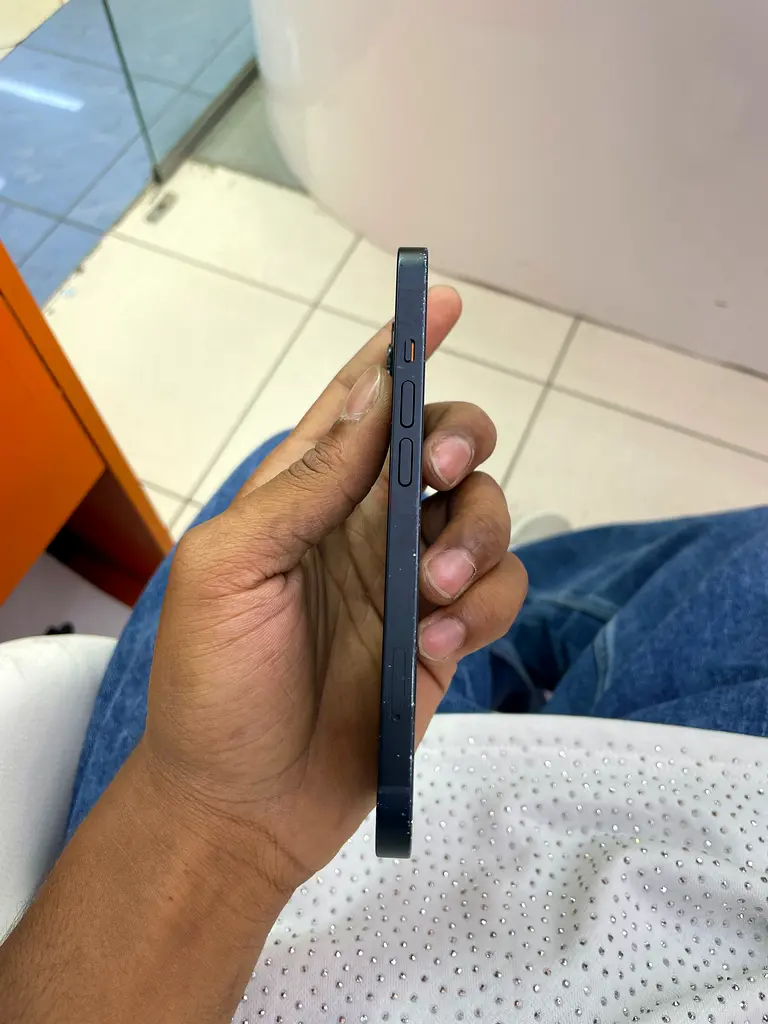 14 ..128GB.1400AED.63212404583171117