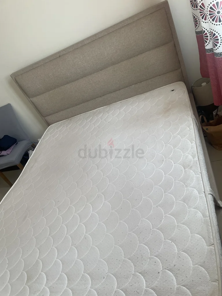 إطار سرير أطفال جذاب باللون الأبيض - مثالي لأي غرفة نوم62867839872643111