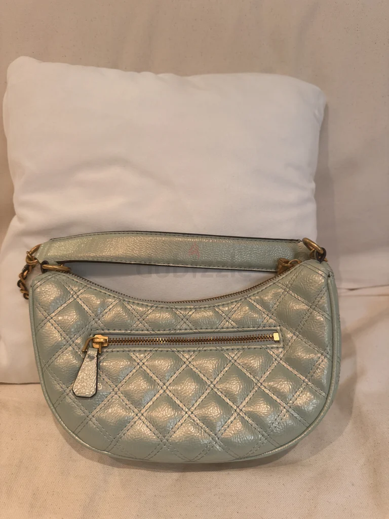 Guess Giully top zip shoulder bag62935675041282112