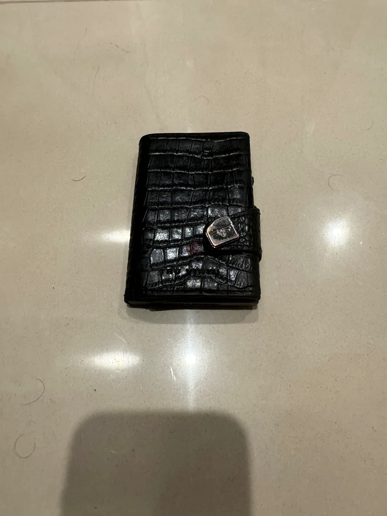 محفظة أنيقة من جلد التمساح الأسود63239085762306112