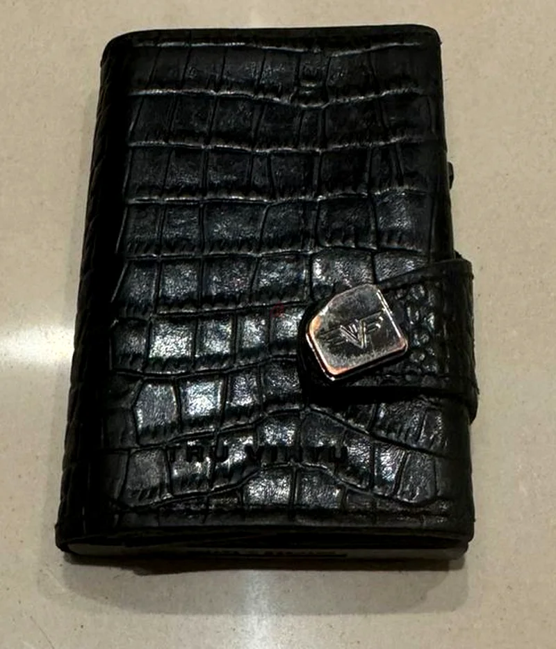 محفظة أنيقة من جلد التمساح الأسود63239085762306110