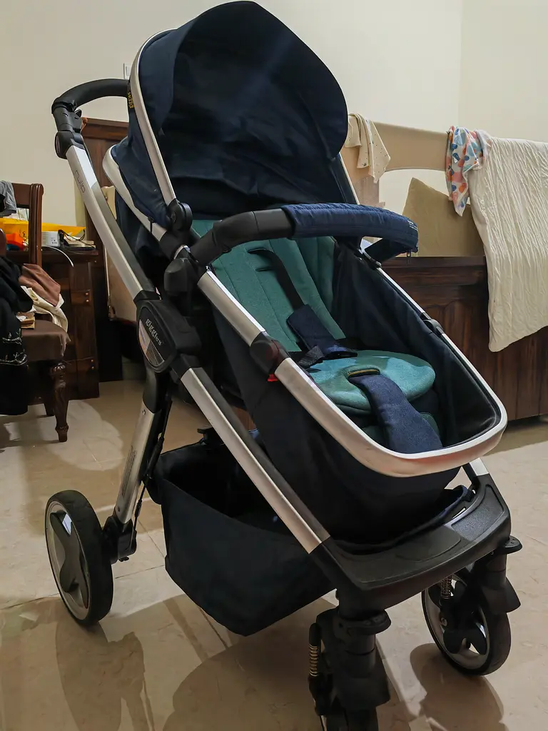 عربة أطفال
