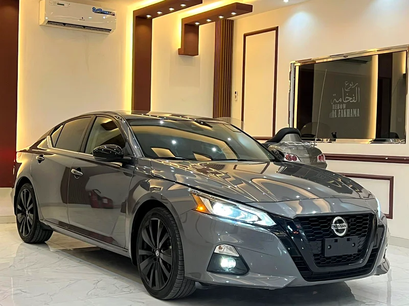 Nissan Altima SR Midnight 202263147685691777112