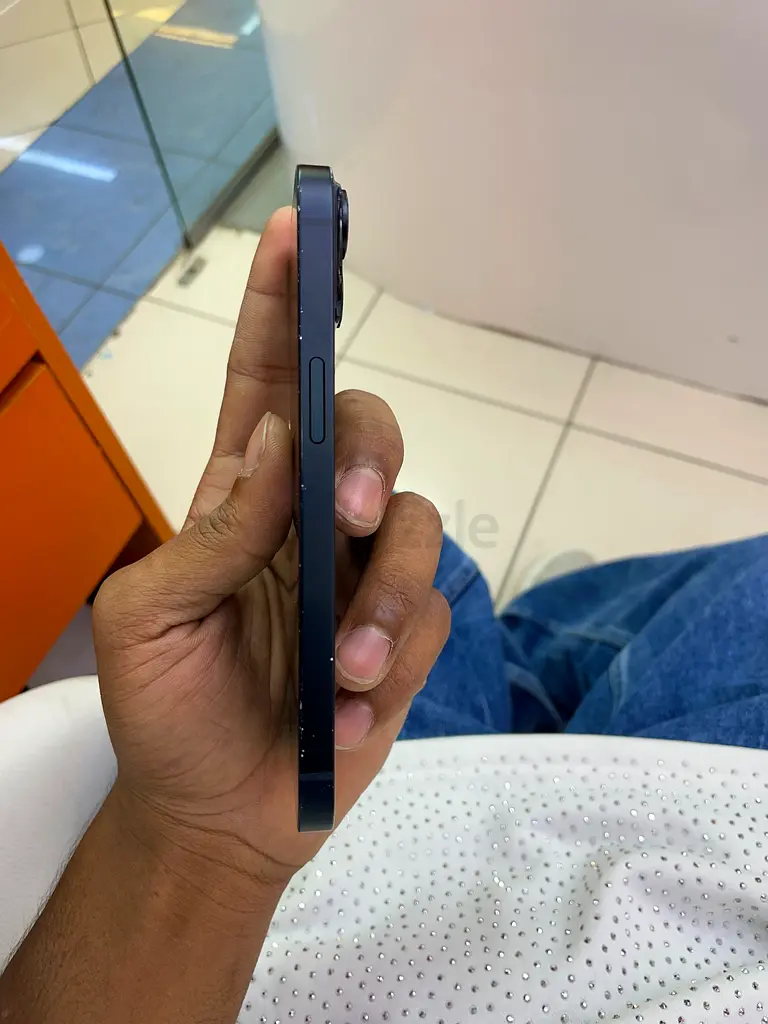 14 ..128GB.1400AED.63212404583171115