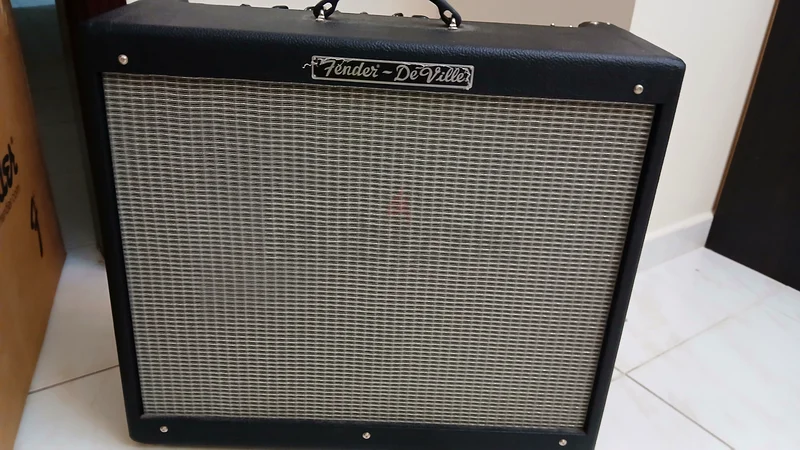 Fender stratocaster electric Guitar - Semi Brand New in Box! Semi Brand New in box Fender Amplifier63205879227137112