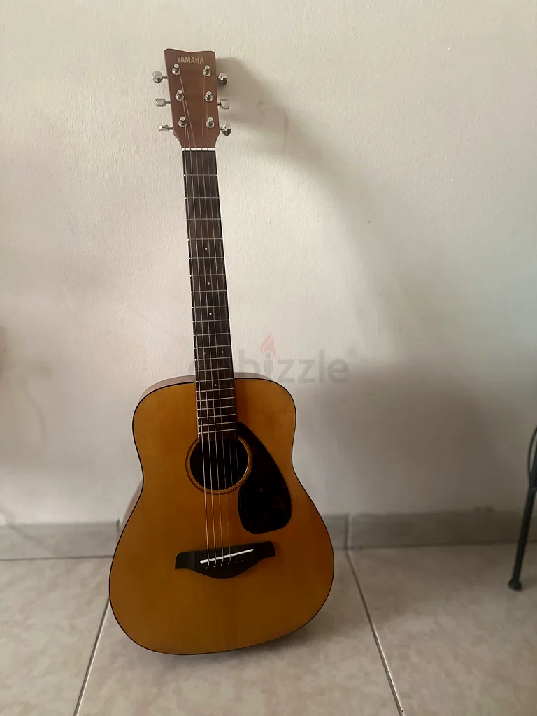 Rarely used Guitar for Sale63201681208962112