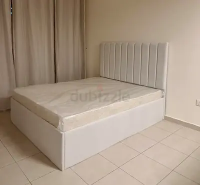 Stylish and Comfortable Queen Bed with Modern Design