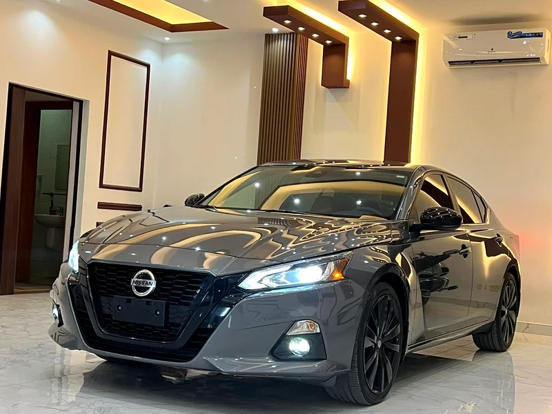 Nissan Altima SR Midnight 202263147685691777111