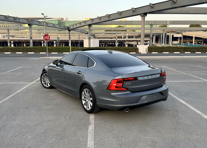 Volvo S90 T5 Momentum 2020 GCC Specification (Full Volvo Service History / Both Keys / Single Owner)63178403197443111