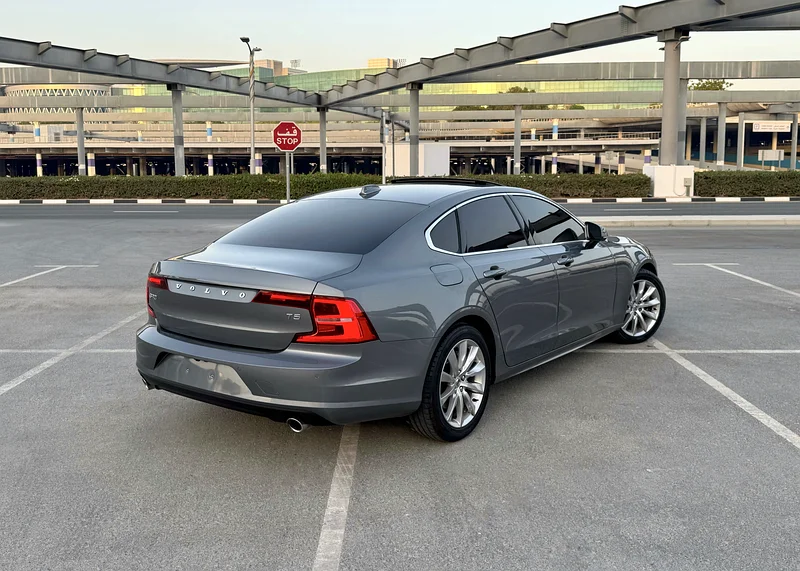 Volvo S90 T5 Momentum 2020 GCC Specification (Full Volvo Service History / Both Keys / Single Owner)63178403197443112