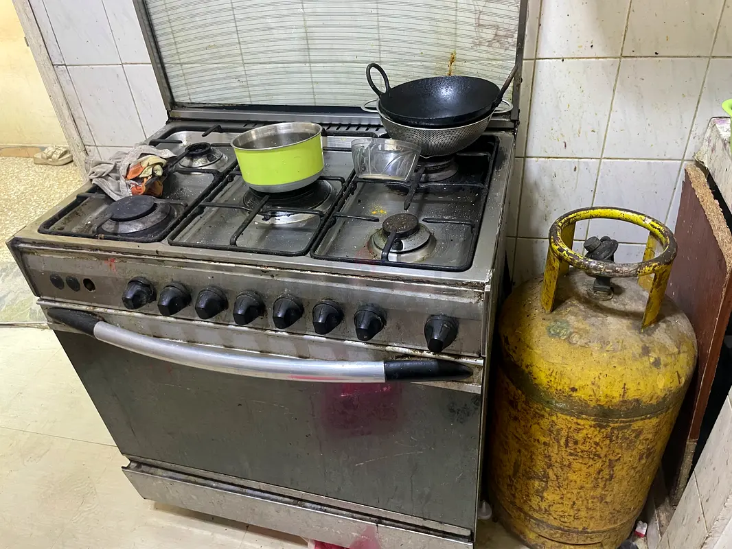 أسطوانة غاز مع طباخ