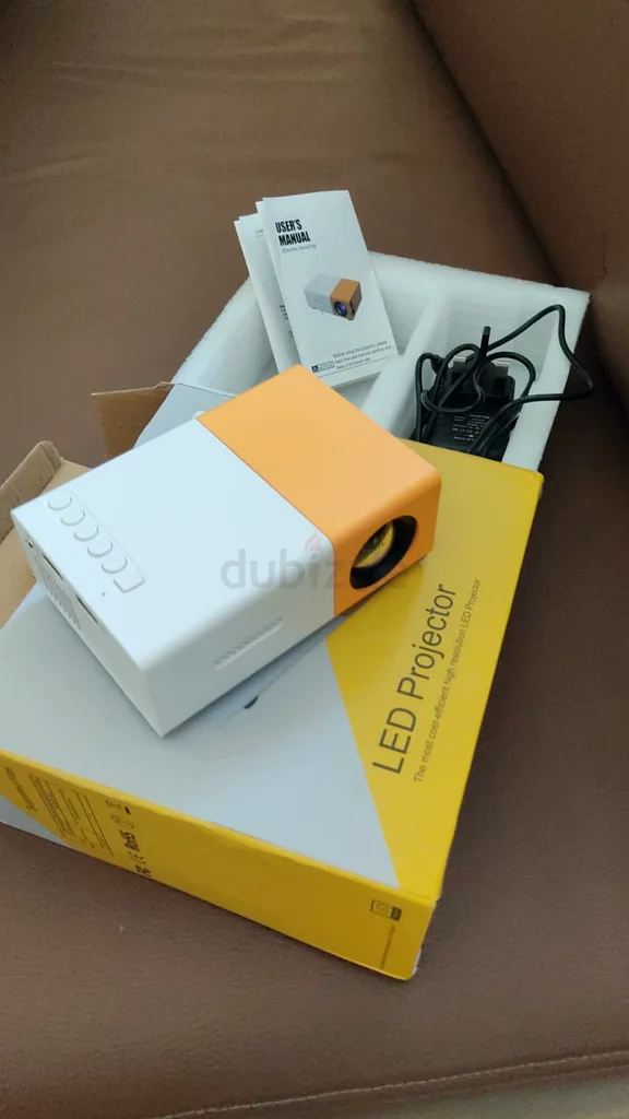 جهاز عرض LED لسينما المنزل، بحالة جديدة تمامًا مع جهاز تحكم عن بعد632629362370591119