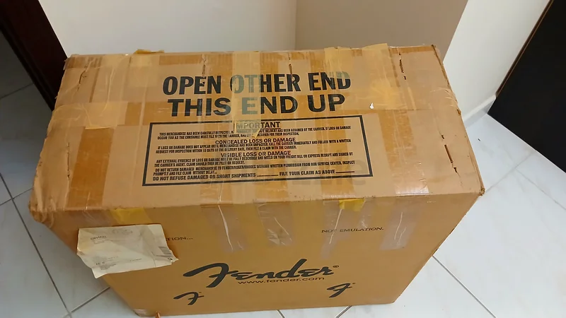 Fender stratocaster electric Guitar - Semi Brand New in Box! Semi Brand New in box Fender Amplifier63205879227137114