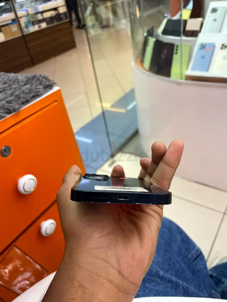 14 ..128GB.1400AED.63212404583171114
